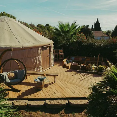 Yourte Piscine Jardin - Quatre Murs Et Un Toit * Ιέρ