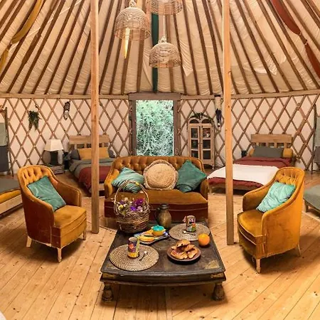 Luxury tent Yourte Jardin Exotique Piscine - Quatre Murs Et Un Toit