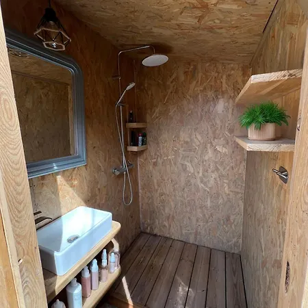 Yourte Jardin Exotique Piscine - Quatre Murs Et Un Toit